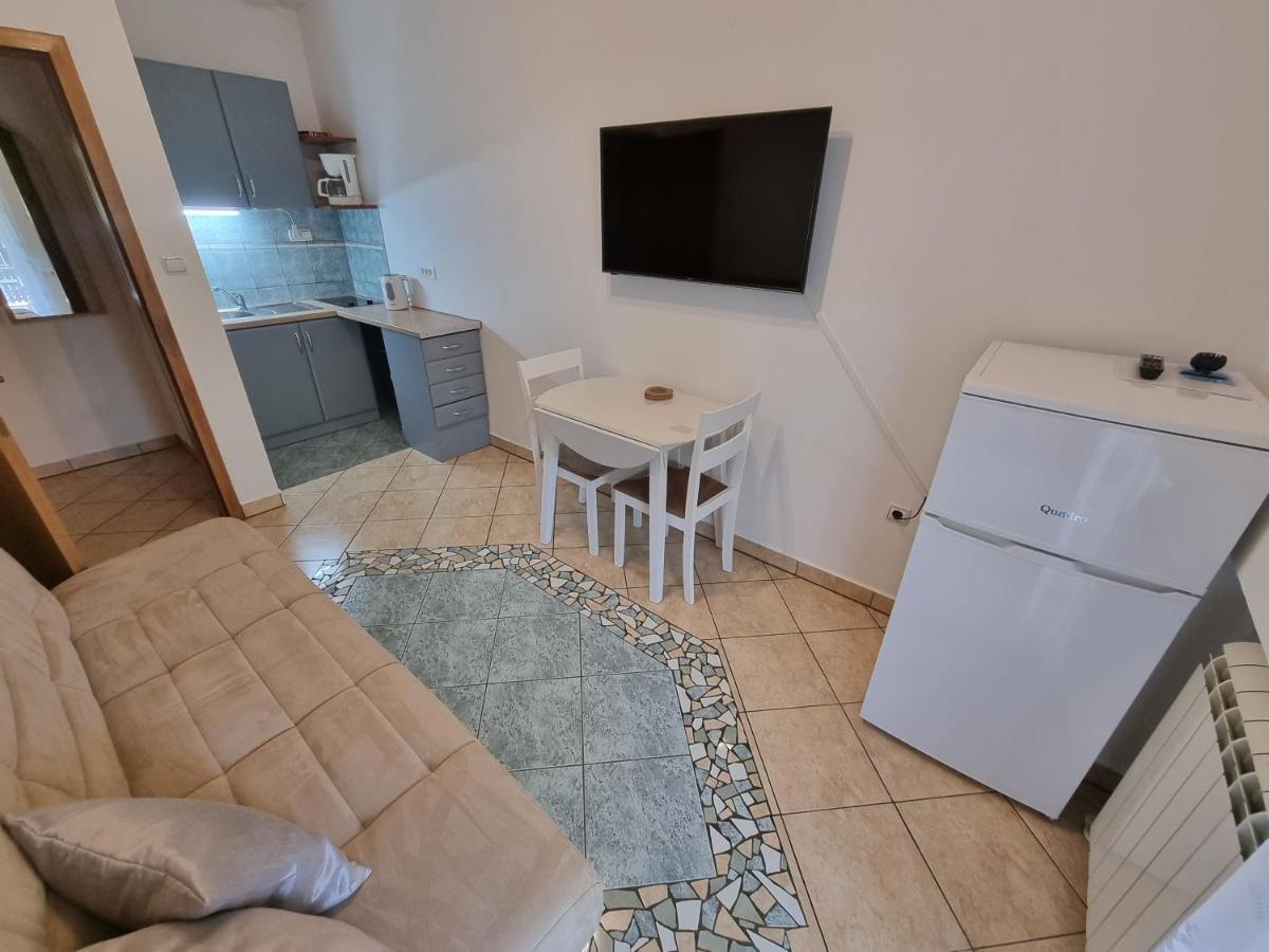Apartman 2 Lägenhet Ližnjan Exteriör bild