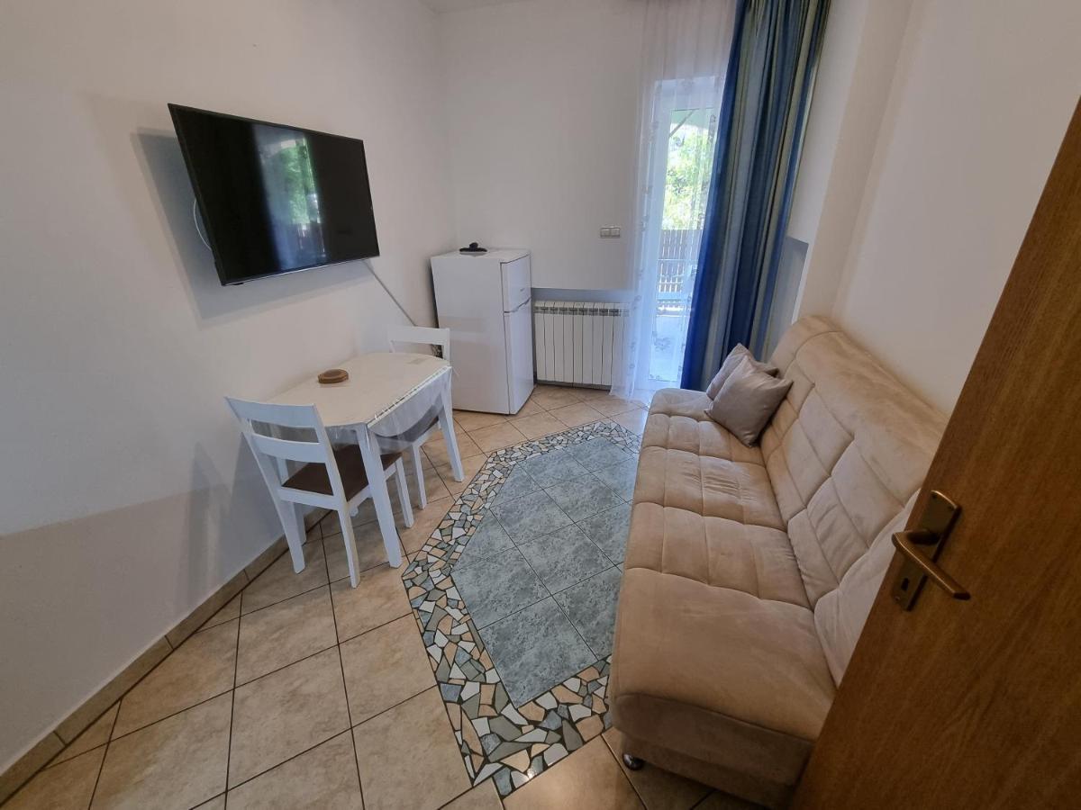 Apartman 2 Lägenhet Ližnjan Exteriör bild