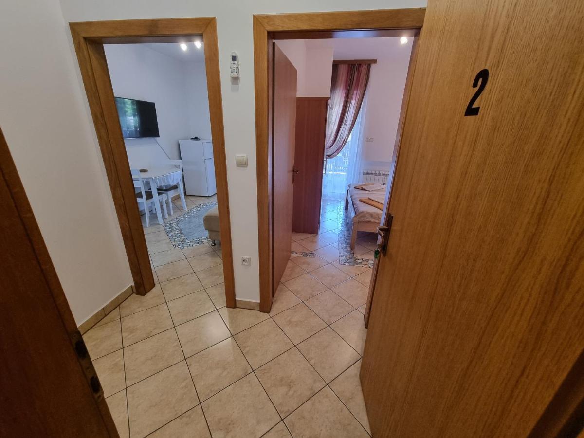 Apartman 2 Lägenhet Ližnjan Exteriör bild