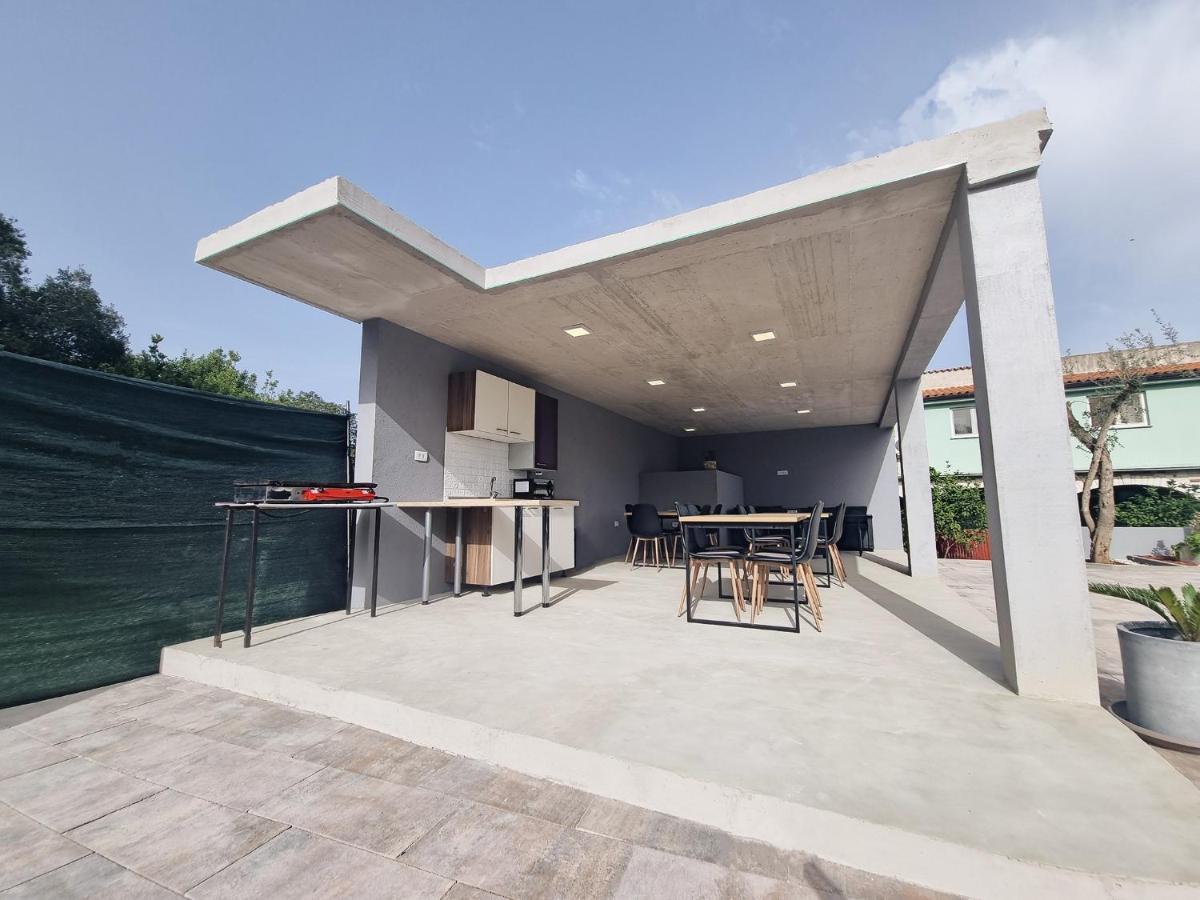 Apartman 2 Lägenhet Ližnjan Exteriör bild